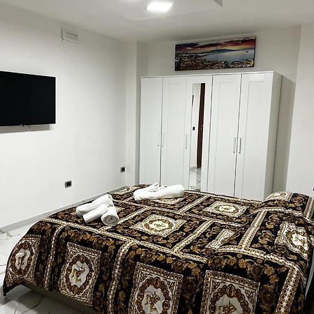 Roy Nel Cuore Di Napoli Hotell Eksteriør bilde