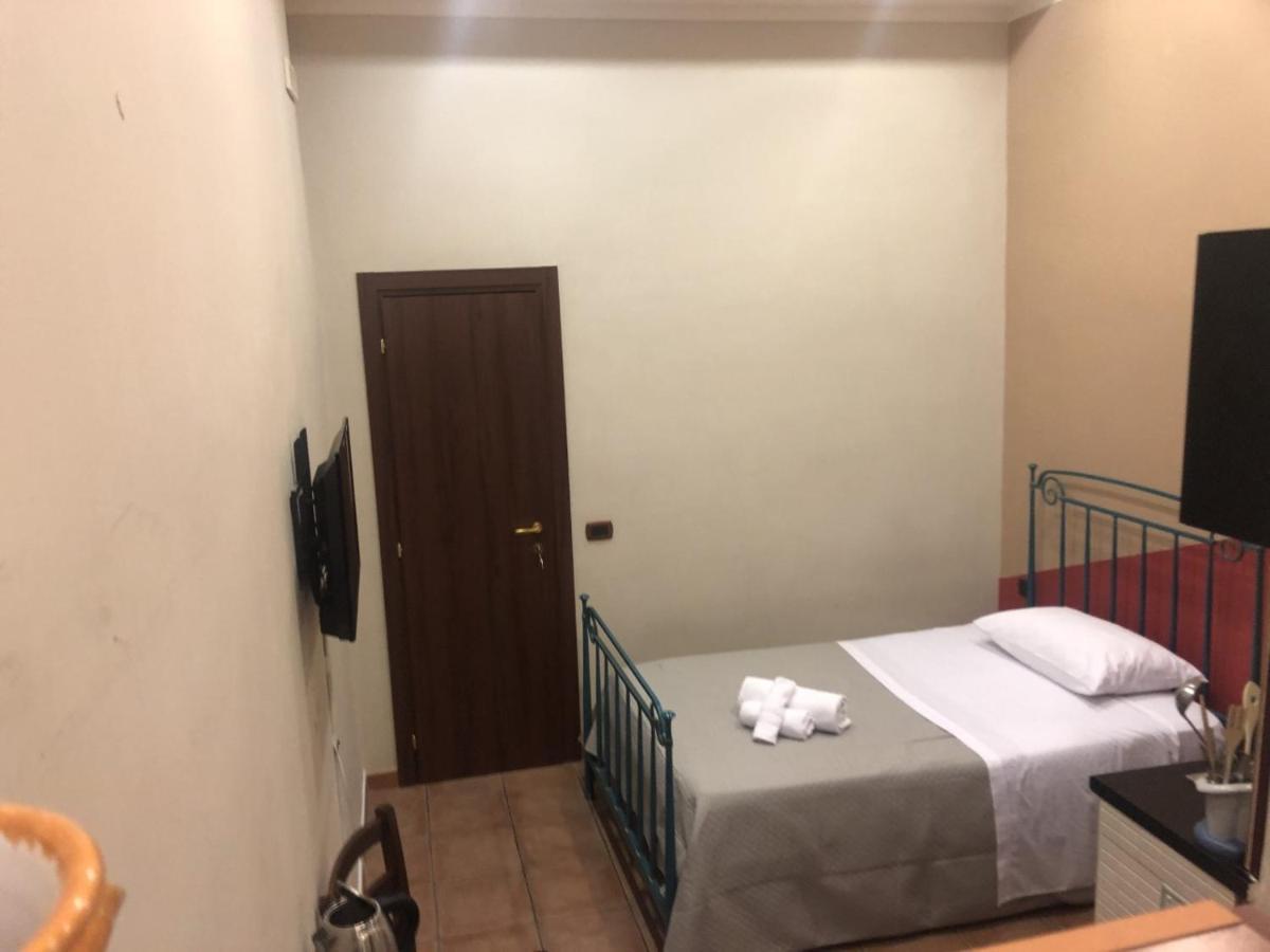 Roy Nel Cuore Di Napoli Hotell Eksteriør bilde