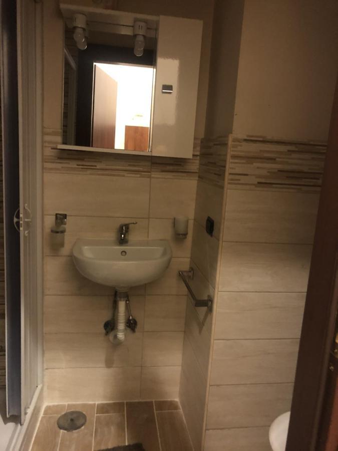 Roy Nel Cuore Di Napoli Hotell Eksteriør bilde